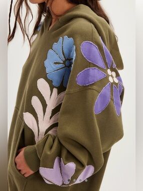 Free People We The Free It's A Vibe Hoodie
NEW WITH TAGS